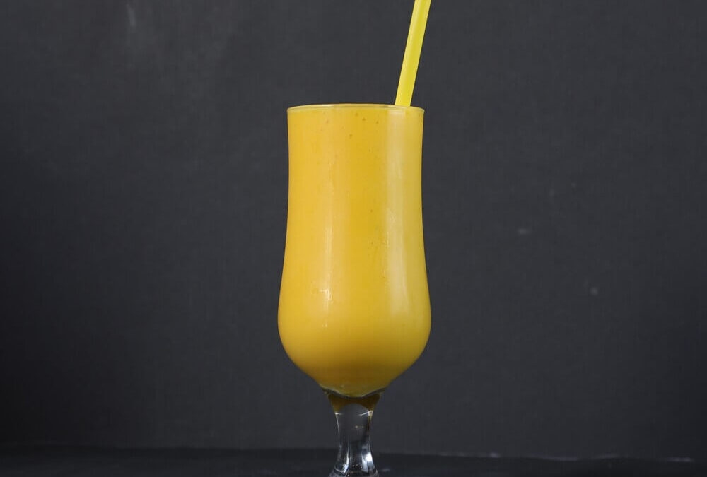 Succo di mango con latte